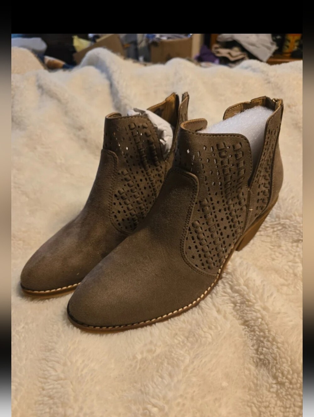072426 Boutique By Corkys Booties Taupe metalic hidden wedge Women’s Size 8 boot
